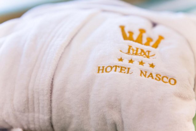 Een badjas van Hotel Qualys Nasco Milaan